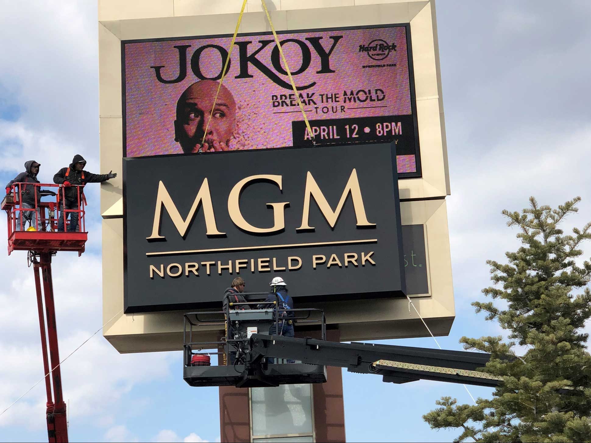 Pylon sign for MGM Northfield Park in Northfield