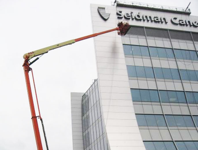 Sign maintenance at the Seidman Cancer Center in Cleveland, Ohio